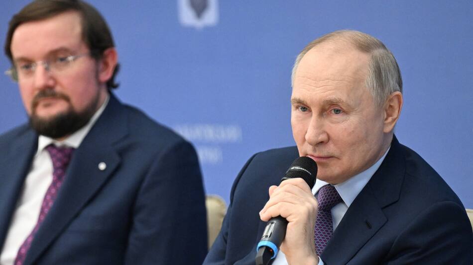 El presidente ruso Vladimir Putin se reúne y visita la ciudad de Khabarovsk, en el extremo oriental. Foto: Reuters