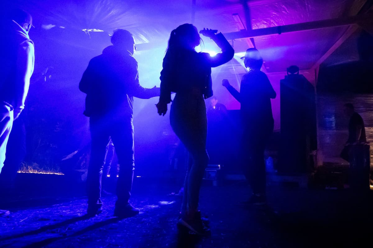 La Asociación Civil Swinger Libre de Argentina (ASLA) consiguió personería jurídica. Foto: Unsplash.