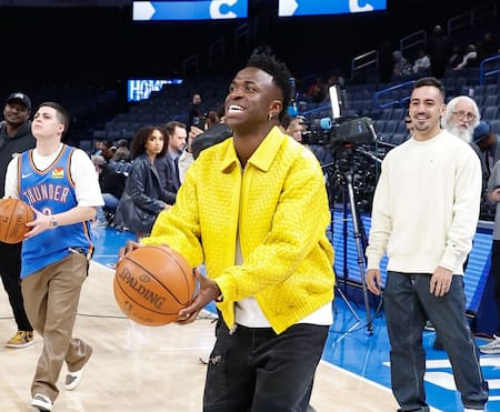 Vinicius Junior presenció partidos de la NBA. Foto: Reuters.