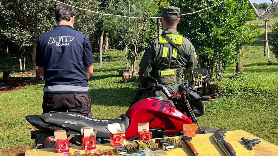 Operativo Aduana contra contrabando de armas. Foto: prensa