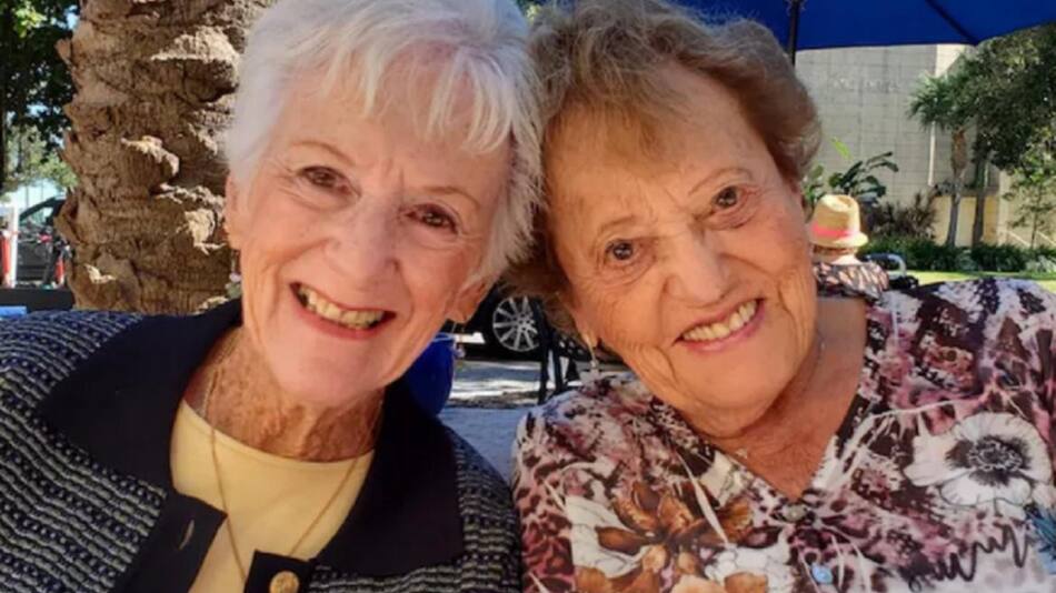 Ana María Wharenberg y Betty Grebenschikoff