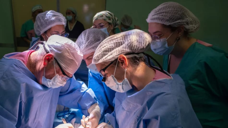 Los médicos que realizaron el trasplante. Foto: NA / Hospital Garrahan.