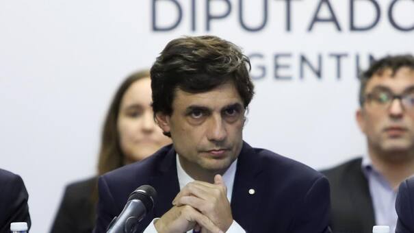 Por decreto, el Gobierno obligó al sector público a invertir en Letes