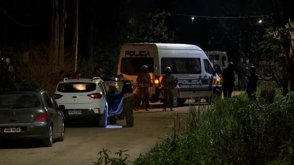 Violencia y muerte en Uruguay: un policía hincha de Peñarol asesinó a dos fanáticos de Nacional tras el clásico