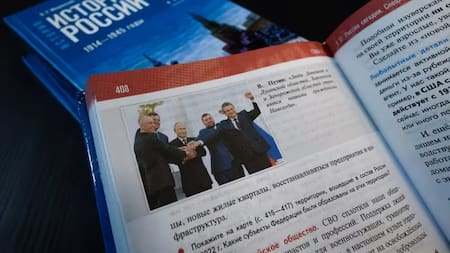 Una página extendida del capítulo "Rusia Hoy - La Operación Militar Especial". Foto: Reuters