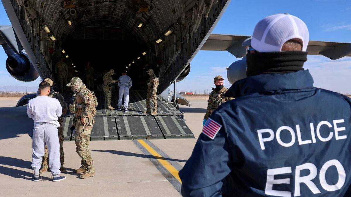 Deportación de migrantes en Guantánamo. Foto: Reuters/DHS