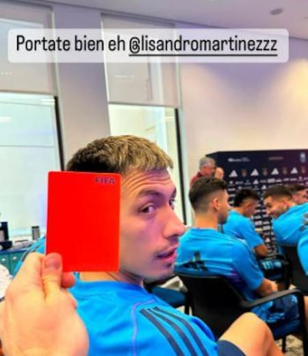 Lisandro Martínez, la otra víctima de Dibu Martínez. Foto: Instagram @emi_martinez26.