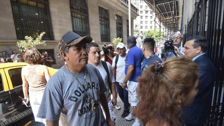 Manteros en Ministerio de Trabajo porteño (DYN)