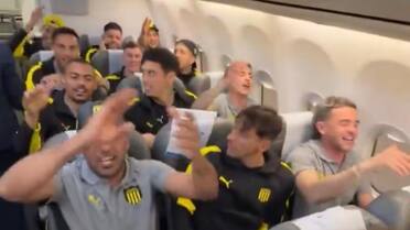 Malestar en Aerolíneas Argentinas con el plantel de Peñarol: el video cuestionando su conducta durante su vuelo a Buenos Aires