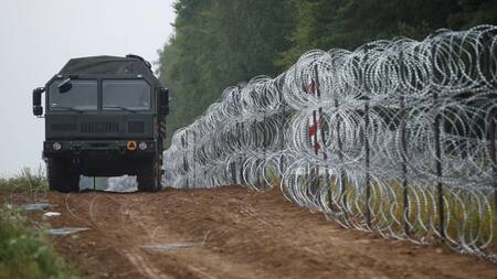 Valla de alambre de púas en la frontera_Reuters