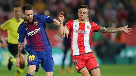 Pablo Maffeo y Lionel Messi. Foto: Reuters