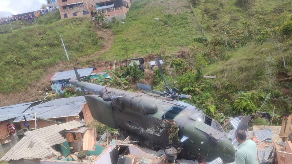 Cayó un Helicóptero en Colombia. Foto: Twitter.