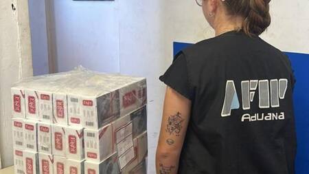 Aduana secuestró indumentaria, zapatillas, cigarrillos y neumáticos en infracción: las multan podrían ser millonarias.