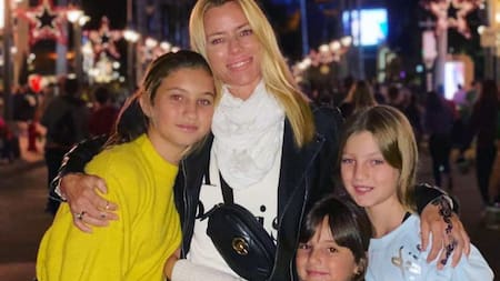 Nicole Neumann junto a sus hijas. Foto: Instagram.