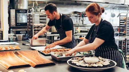 Amor por el arte culinario: los 4 signos del zodiaco que brillarán en la cocina este 2025