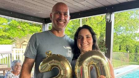 El instante en el que Donald Trump siente que el disparo rozó su oreja. Foto: Reuters.