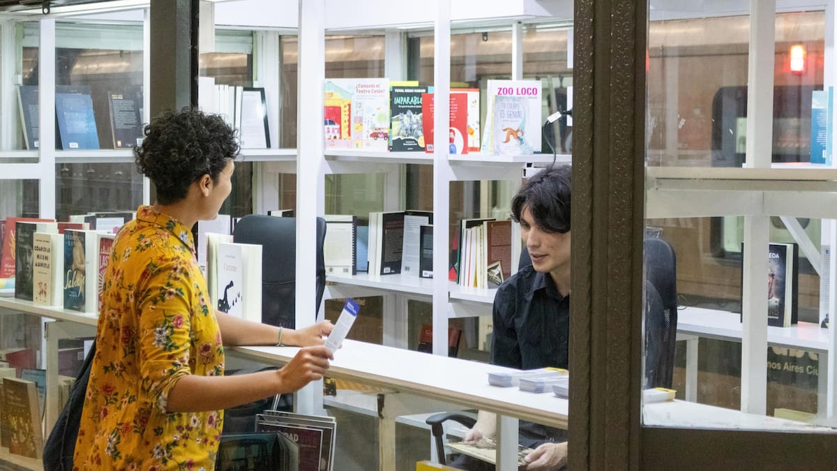 Primera biblioteca subterránea en Argentina: conoce cómo retirar libros mientras viajas en el subte
