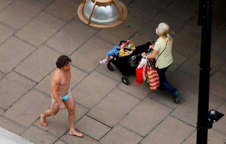 Protesta en Inglaterra contra uso de tapabocas obligatorio