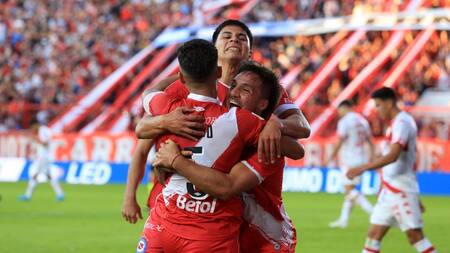 Festejo de Argentinos Juniors ante Unión, NA
