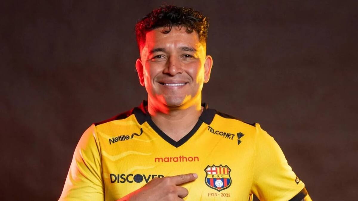 Mario Pineida en el Barcelona de Ecuador.