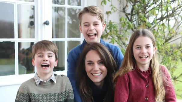 Kate Middleton publicó una foto con sus hijos y luego tuvo que disculparse por el exceso de Photoshop