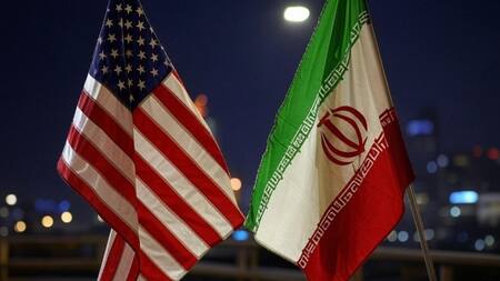 Bandera de Estados Unidos; bandera de Irán. Foto: Grok.