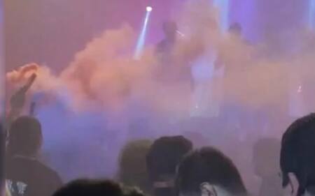 Prendieron una bengala en un boliche cerrado. Foto: Captura de pantalla.