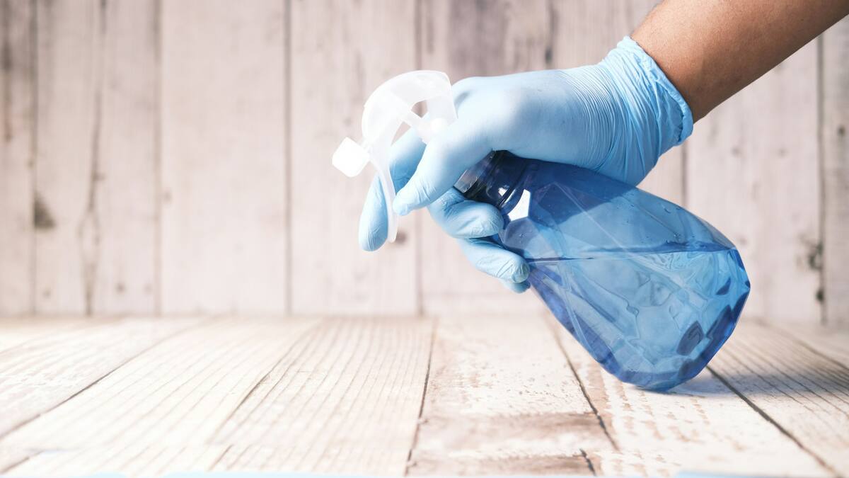 La limpieza es clave para la eliminación de bacterias. Foto: Unsplash