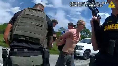 La detención de Ryan Wesley Routh, el hombre que intentó atacar a Trump en Florida. Foto: Reuters.