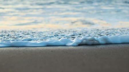 El significado de la espuma en el mar. Foto Unsplash.