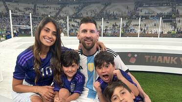 Sencilla y espléndida: el look de Antonela Roccuzzo para acompañar a Messi en el último partido en Argentina