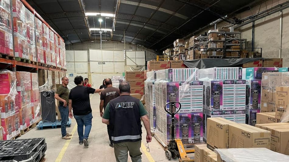 Operativo de Aduana por contrabando de electrónica desde Miami. Foto: Prensa.
