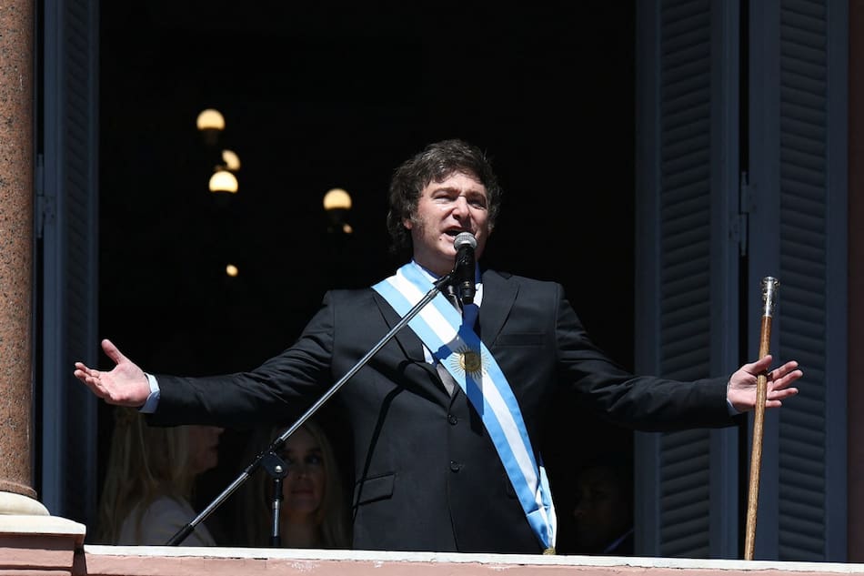 Javier Milei en el balcón de la Casa Rosada. Foto: Reuters