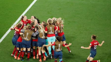 Mundial Femenino 2019: Festejo de Noruega tras eliminar a Australia (Reuters)