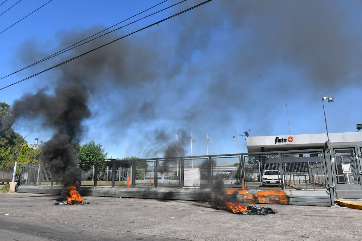La empresa Fate anunció su cierre y despidió a 920 empleados