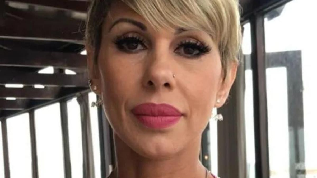 Mónica Farro y un provocativo beso en la cola de Cecilia Oviedo en Mar del Plata