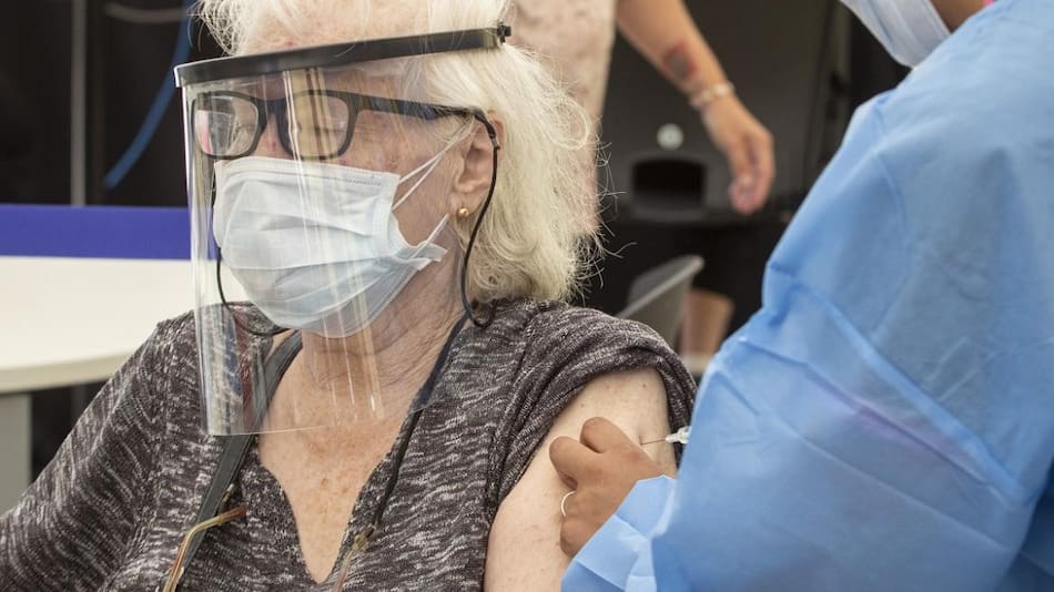 Vacunación de adultos mayores, coronavirus, pandemia, NA