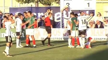 Grave lesión de Giuliano Simeone en el amistoso entre Burgos y Alavés. Foto: captura de pantalla.