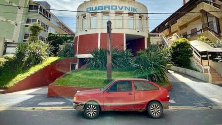 La entrada del hotel que se derrumbó en Villa Gesell. Foto: X.