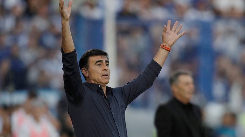 Gustavo Quinteros se fue de Vélez. Foto: Reuters