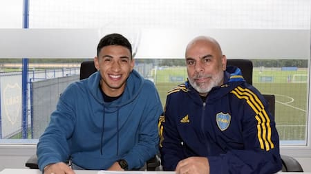 Renovación de contrato de Equi Fernández con Boca. Foto: @Bocajuniors.