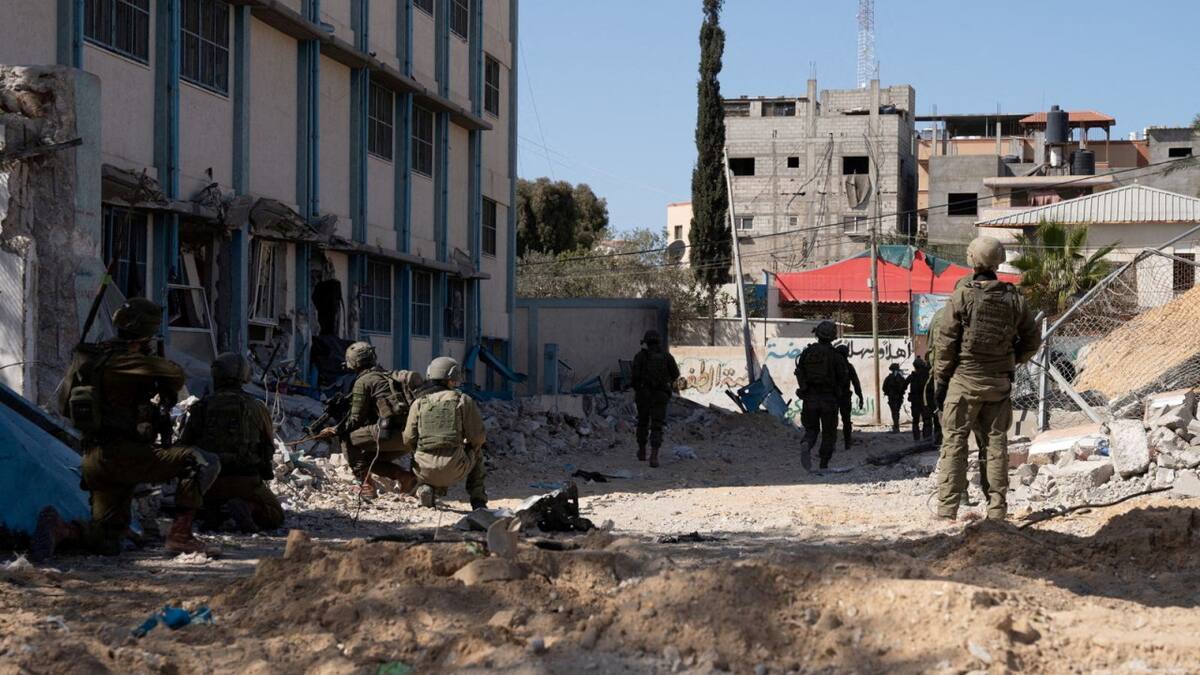 Evacuación del hospital Naser en la Franja de Gaza. Foto: Reuters.