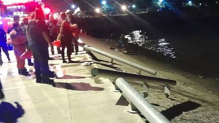 Increíble rescate en el Río de la Plata: una mujer y su hija cayeron al agua tras perder el control de la camioneta