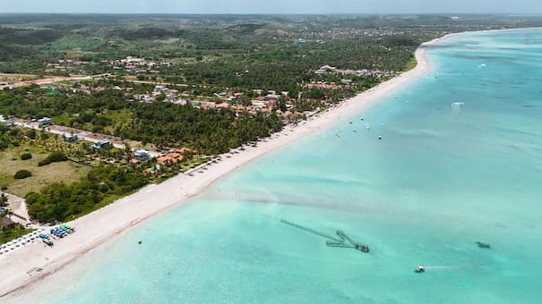 Un “Caribe brasileño” con aguas turquesas: dónde queda y por qué es uno de los destinos más elegidos por los argentinos