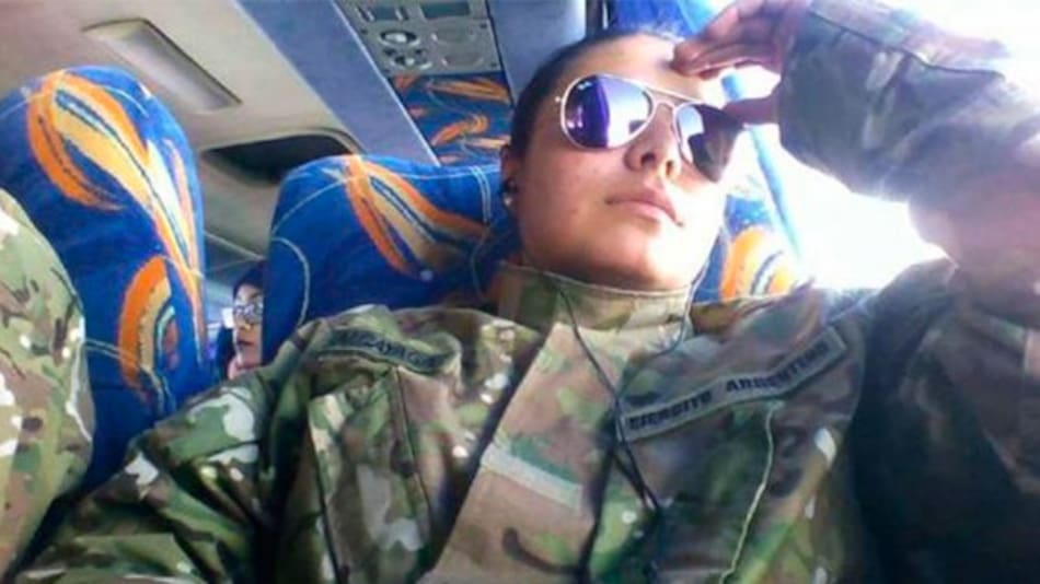Mujer soldado voluntaria