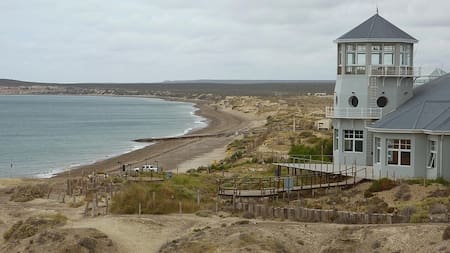 Búsqueda desesperada de la joven desaparecida en Puerto Madryn: qué se sabe de los rastrillajes contrarreloj en el mar