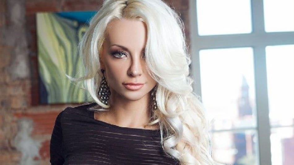 Lindsey Pelas