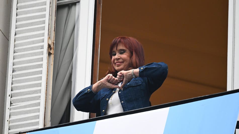 Cristina cuestionó a Milei por sus medidas económicas referidas al dólar