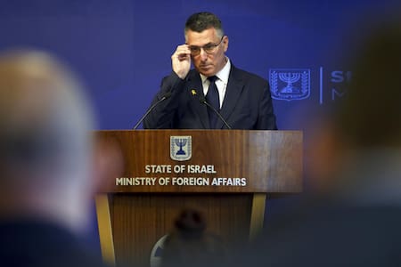 El ministro israelí de Exteriores, Gideon Saar, durante una rueda de prensa celebrada este lunes en Jerusalén. EFE