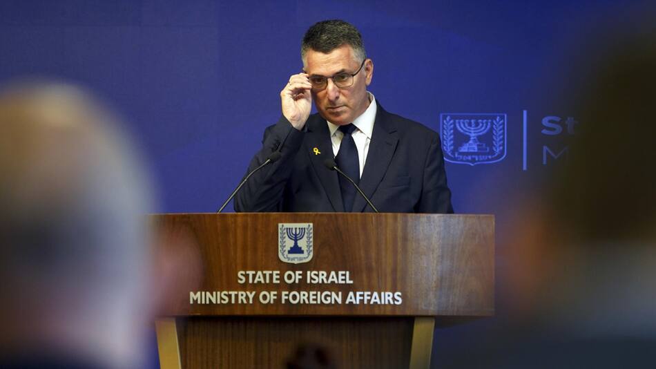 El ministro israelí de Exteriores, Gideon Saar, durante una rueda de prensa celebrada este lunes en Jerusalén. EFE